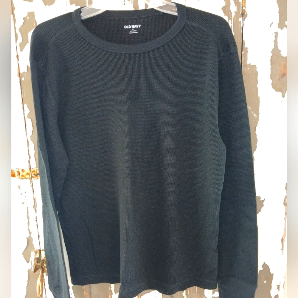 BLACK LONGSLEEVED CREW NECK MEDIUM BY OLD NAVY